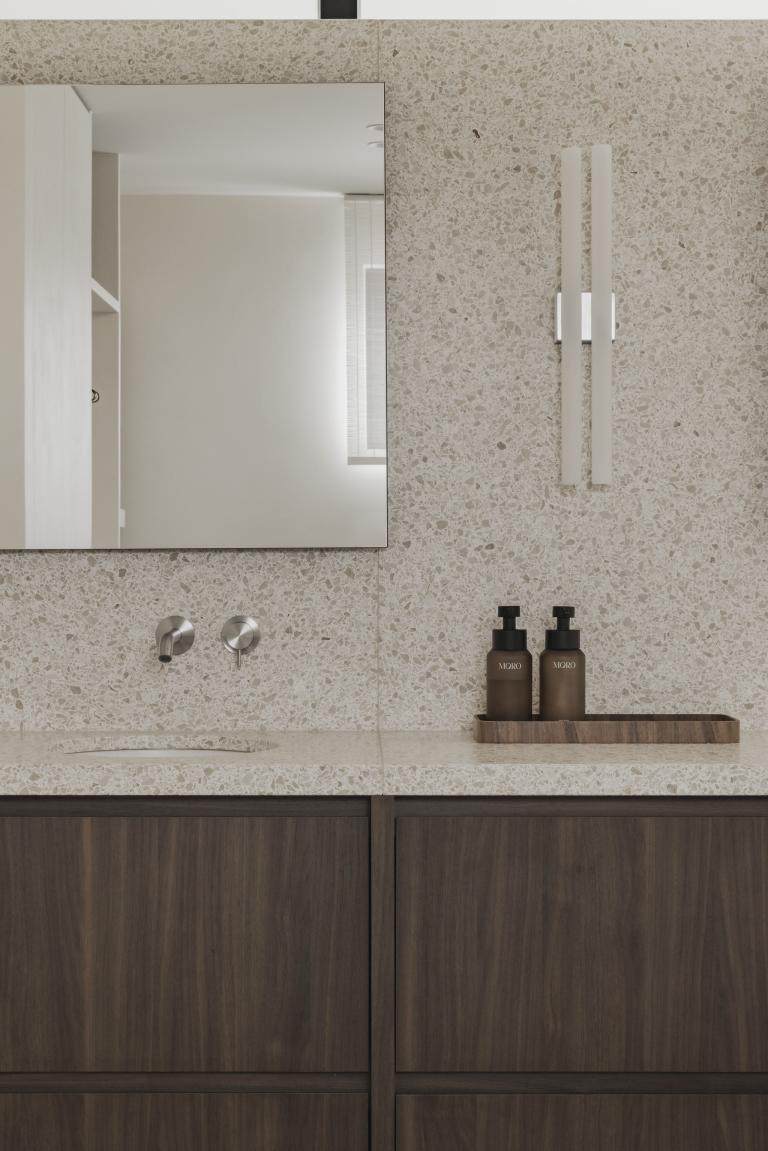 N136- Phare Double 500 Polished Nickel - Vers Interieur - Photographed by Bert Demasure - Uitvoerder De Coene